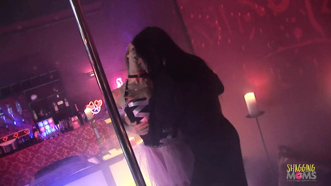 Pom-pom dancer gets her boss's big load in a backroom banging bonanza