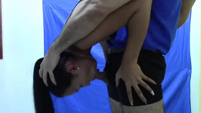 Babe deepthroats upside down while getting 69'd