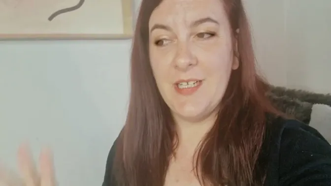 Curvy MILF gets vibrator orgasm in lingerie