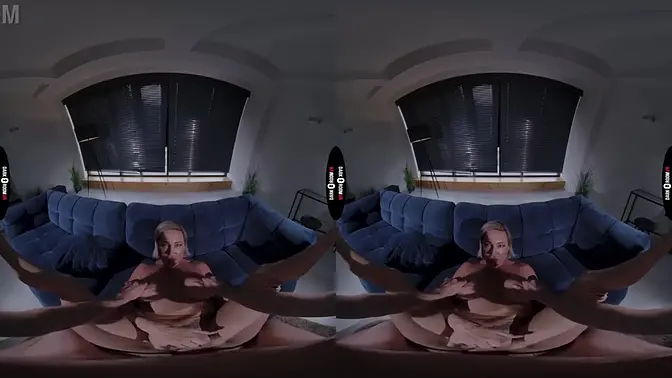 Virtual reality escapades in a dark apartment with a sexy divorced woman