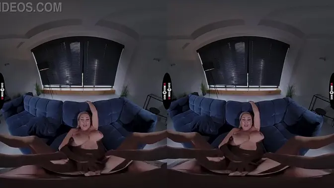 Virtual reality escapades in a dark apartment with a sexy divorced woman