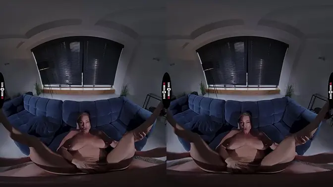 Virtual reality escapades in a dark apartment with a sexy divorced woman