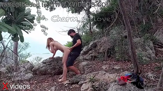 Amateur European sluts get pounded in outdoor threesome on Thai beach