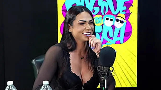 Brunette Safada shows off amazing pierced tits