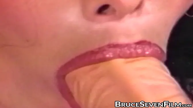 Gorgeous lesbian strips down and impales her pussy and ass