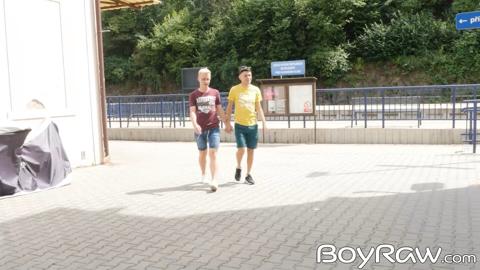 Blonde stud Jamie Kelvin gets hot dogging from Hanry