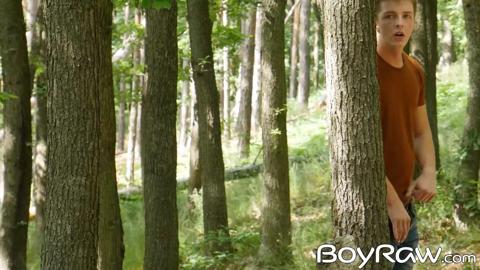 Hot twinks Mitch and Taylor enjoy Tony Milaks big cock🌭