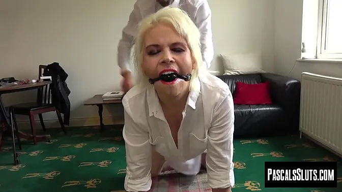 Tattooed British MILF Skylar Squirts takes a rough nailing