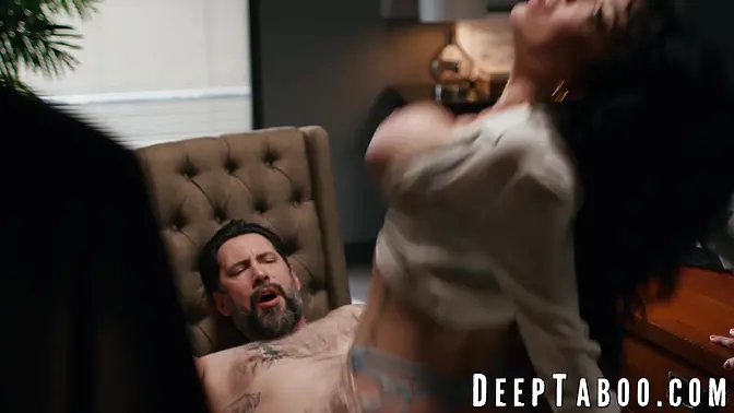 horny MILF Little Puck deepthroats Tommy Pistol's cock