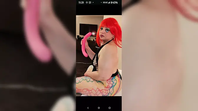 Hispanic girl `Throat` gives herself the business!