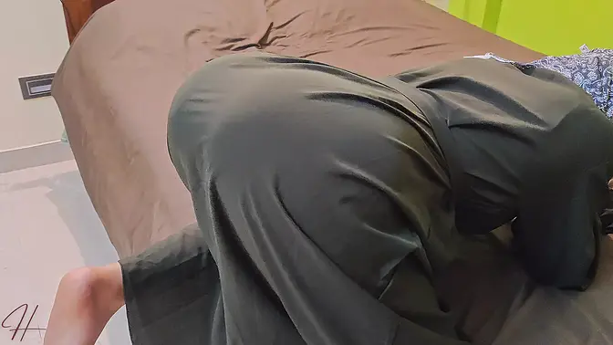 Massive Stunning Rear-end MILF Gets Hard core Doggy Fuck By Enormous Penis Gardener 