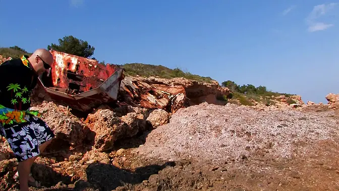 Young girl pleases her lover with sloppy blowjob