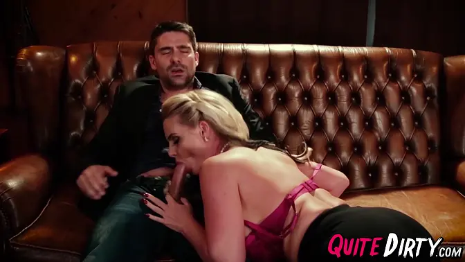 Big booty MILF grinds on cock in reverse cowgirl and gives deepthroat