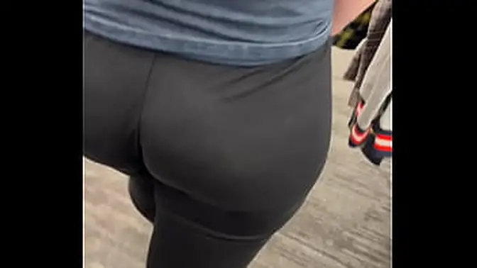 Chubby girl's curvy ass peeking through leggings