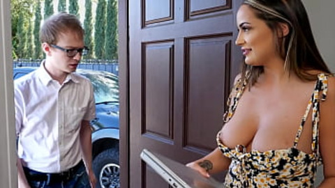 Young Nerd Helps her Hot MILF Neighbor with her Laptop