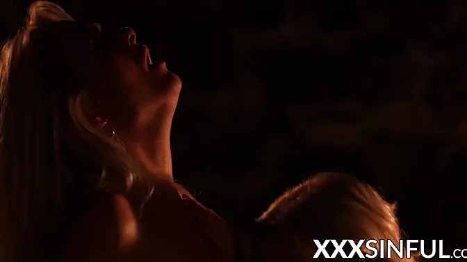 Blondes enjoy intense cock🌭 in passionate three-way encounter