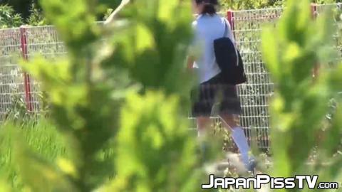 Real Japanese schoolgirls peeing in the outdoors