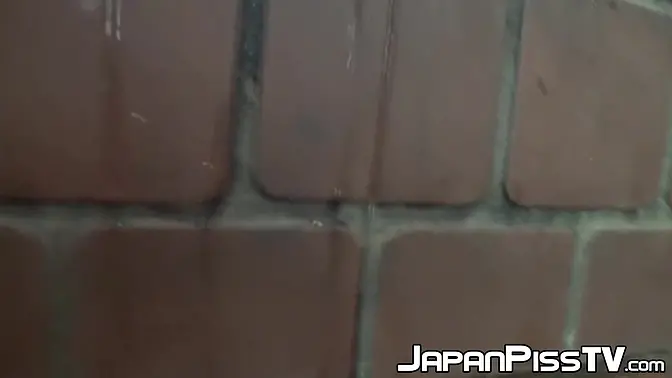 Secretly filmed Asian teen pees outdoors