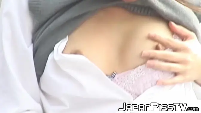 Japanese chick rubs herself outside before secretly peeing