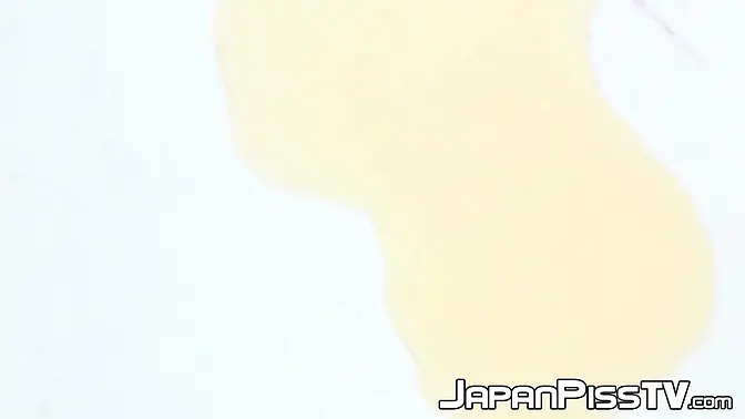 These shy Japanese ladies are filling up the tank with warm pee