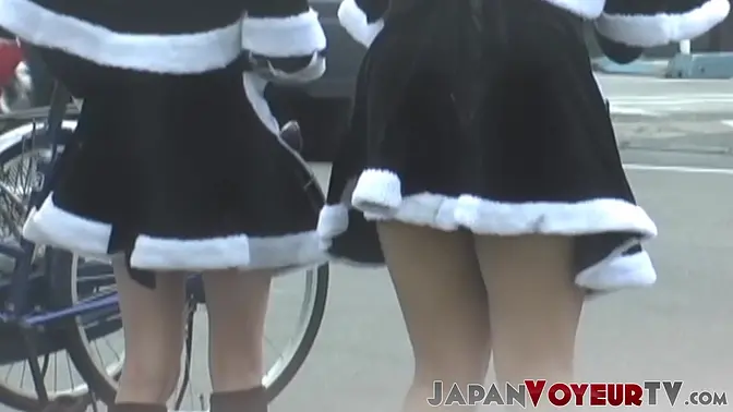 Short skirt teenagers on Japanese hidden camera