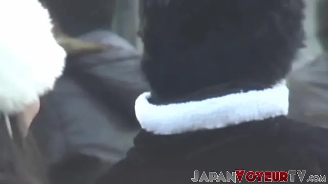 Short skirt teenagers on Japanese hidden camera