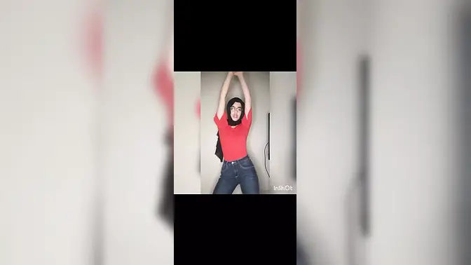 Seductive Arab beauty opens up her biggest asshole in revealing costume