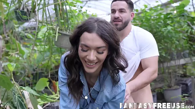 Her lips wrap around my shaft as Sawyer Cassidy and petite Luna Luxe feast on my cock🌭