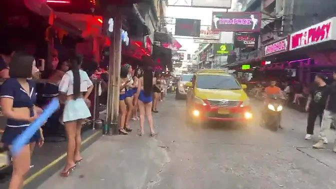 Pattaya's Soi 6 Comes Alive: Cheeky Smiles & Ready Bars