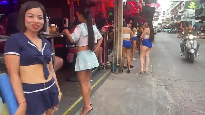 Pattaya's Soi 6 Comes Alive: Cheeky Smiles & Ready Bars