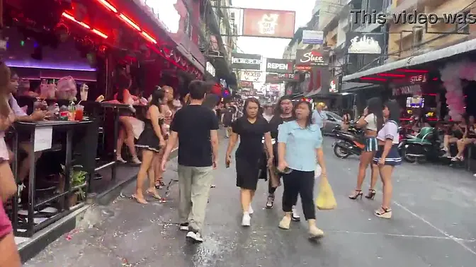 Pattaya's Soi 6 Comes Alive: Cheeky Smiles & Ready Bars