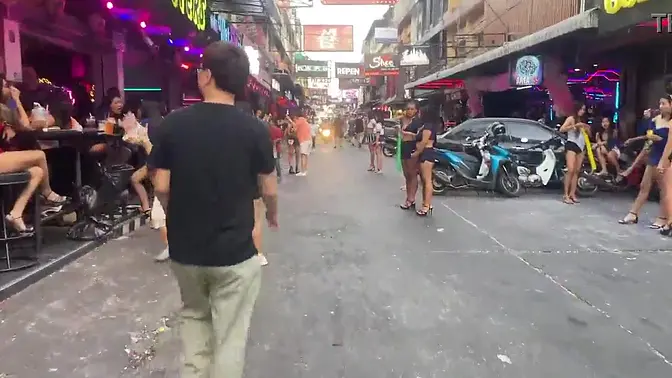 Pattaya's Soi 6 Comes Alive: Cheeky Smiles & Ready Bars
