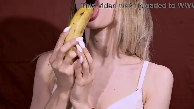 Blonde babe jerks off to a juicy banana