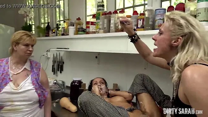 DIRTY SARAH: Extreme anal with whipped cream on a vegetable didlo