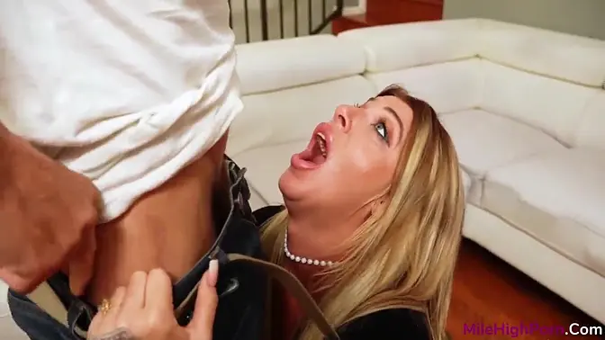 Cheating Japanese housewife gets fucked in missionary