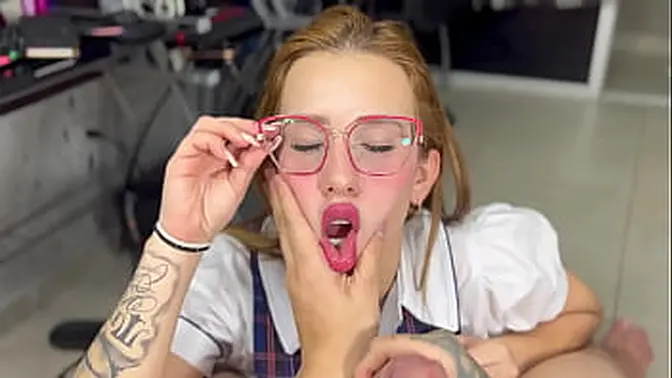 The owner of the house fucks me to pay my milf′s debt