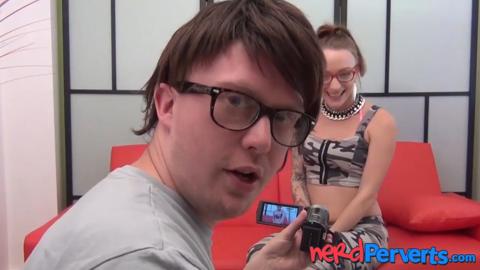 Her tight little hole gives in to the nerd producer′s touch