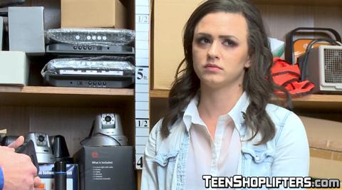 Shoplifting young babe fucks the officer to avoid punishment