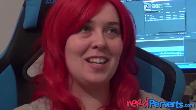 Sarah Jane and Leia Organa have their first girl on girl action