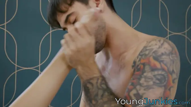 Blonde MILF Lexi Stone rides cock in cowgirl and takes a nasty cumshot