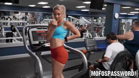 Teen Kelsey Kane takes a huge cock🌭 in the gym