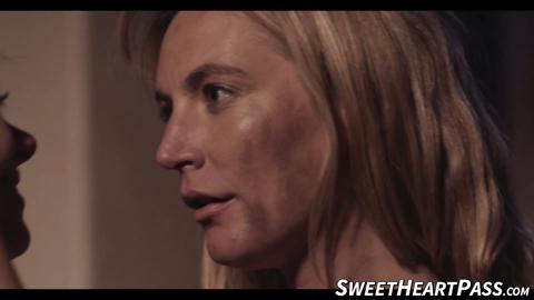 Blonde Serene Siren and lesbian Mona Wales enjoy intense oral😜 and pussy🌮️ play