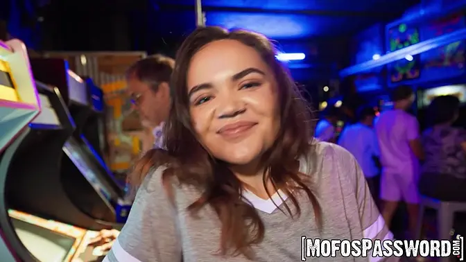 Teen Naudi Nala receives a nasty fuck in a public barcade