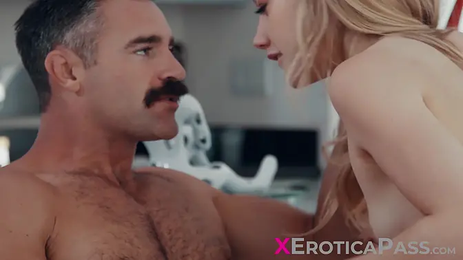 Blonde bombshell Ivy Wolfe deepthroats and grinds on hard