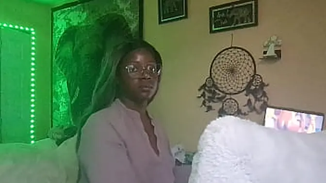 Scissoring gets Nae horny