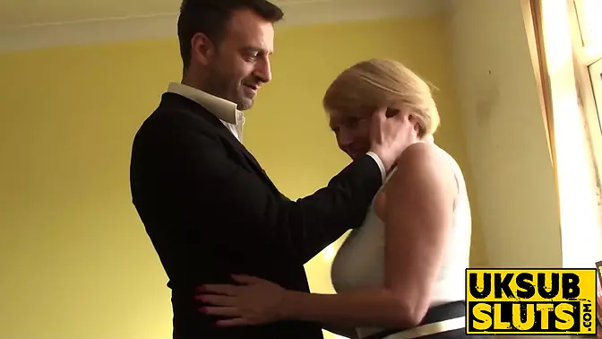 UKSubSluts com - Sexy mature Amy′s rough pounding craving with a big cock