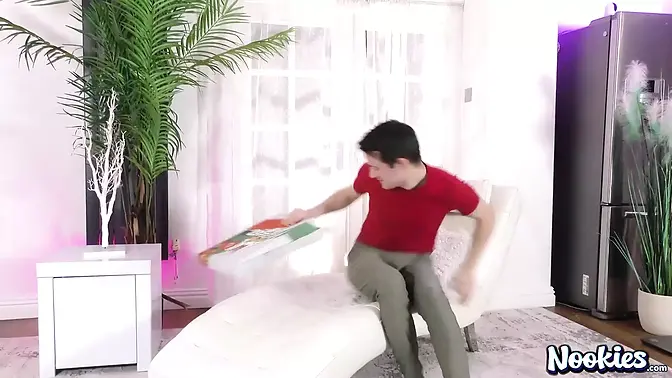 Tattooed milf Tina Tolly receives her huge ass rammed by pizza guy