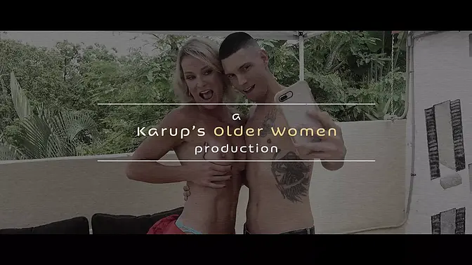 Mature blonde MILF gets her soaking bum poked on the kitchen counter