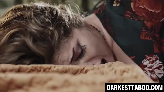 Tattooed Vanessa Vegas bounces on massive dick