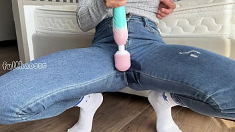 Milf masturbating pussy toy and multiple squirting closeup